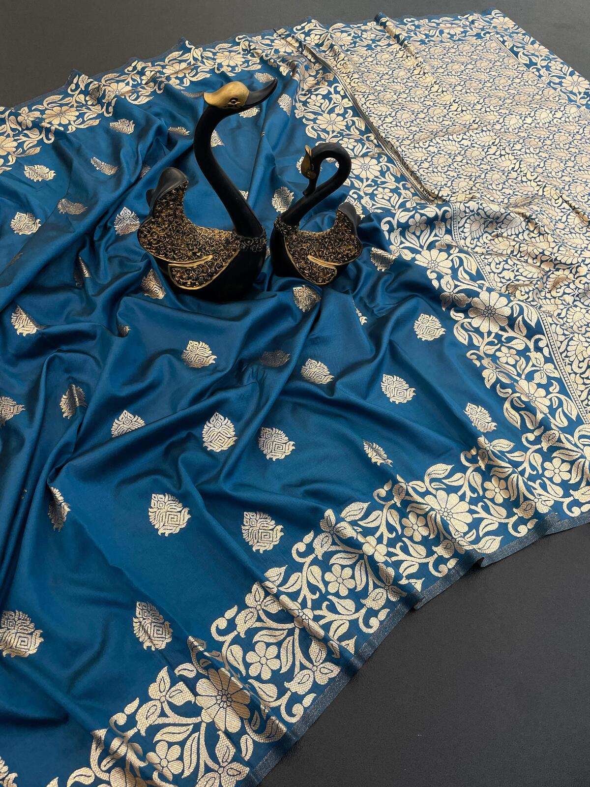 Mellifluous Blue Soft Banarasi Silk Saree With Effulgent Blouse Piece
