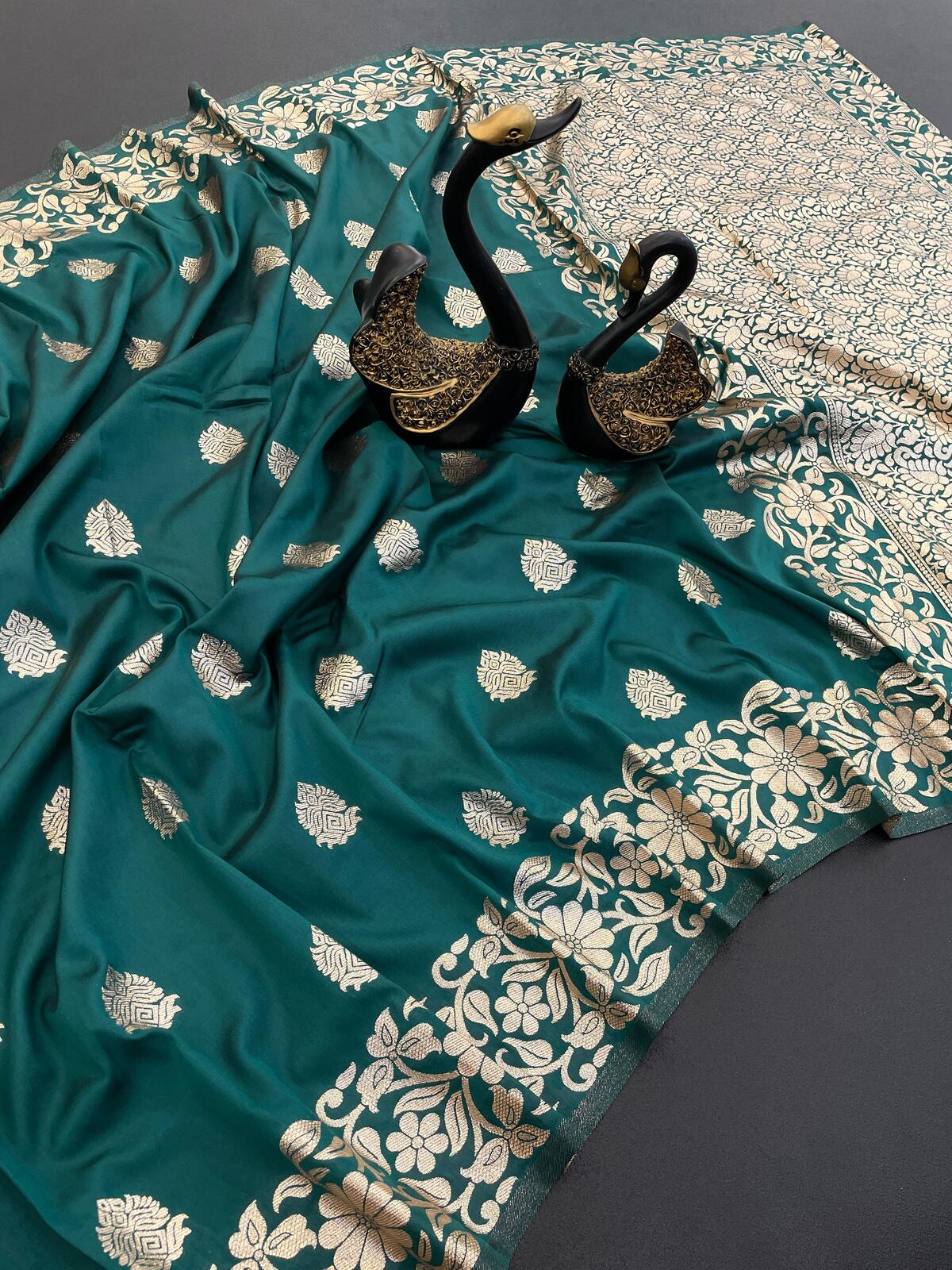 Sizzling Rama Soft Banarasi Silk Saree With Trendy Blouse Piece