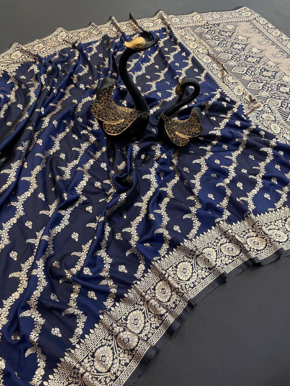 Beauteous Navy Blue Soft Banarasi Silk Saree With Enticing Blouse Piece