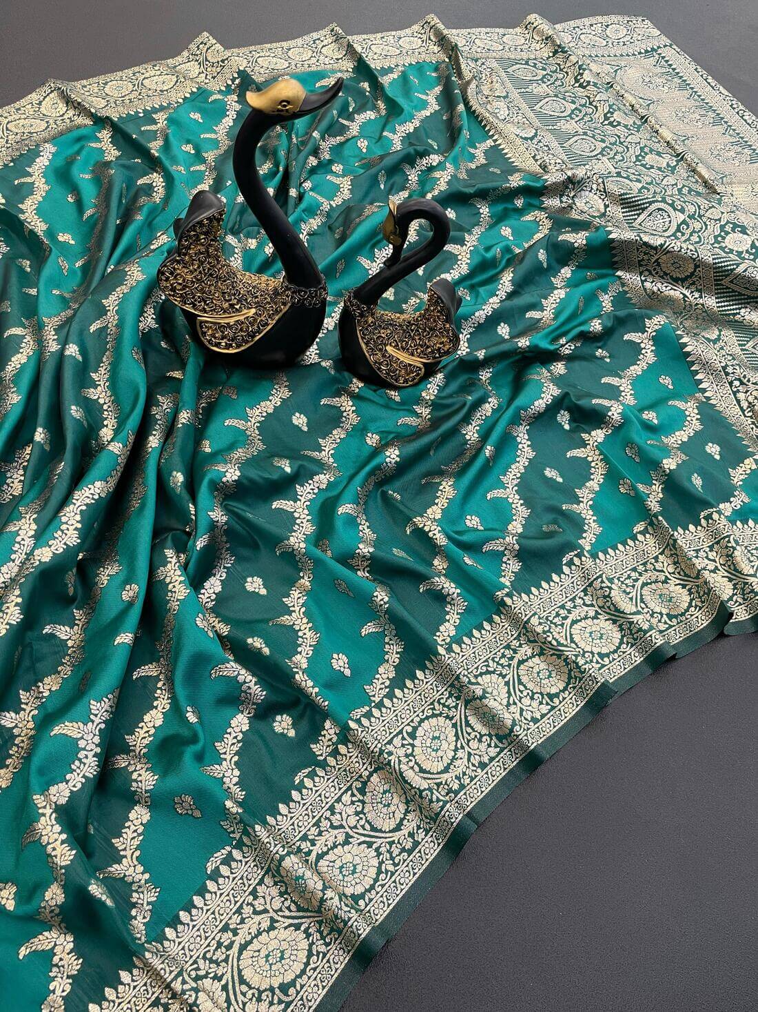 Magnificat Sea Green Soft Banarasi Silk Saree With Tremendous Blouse Piece