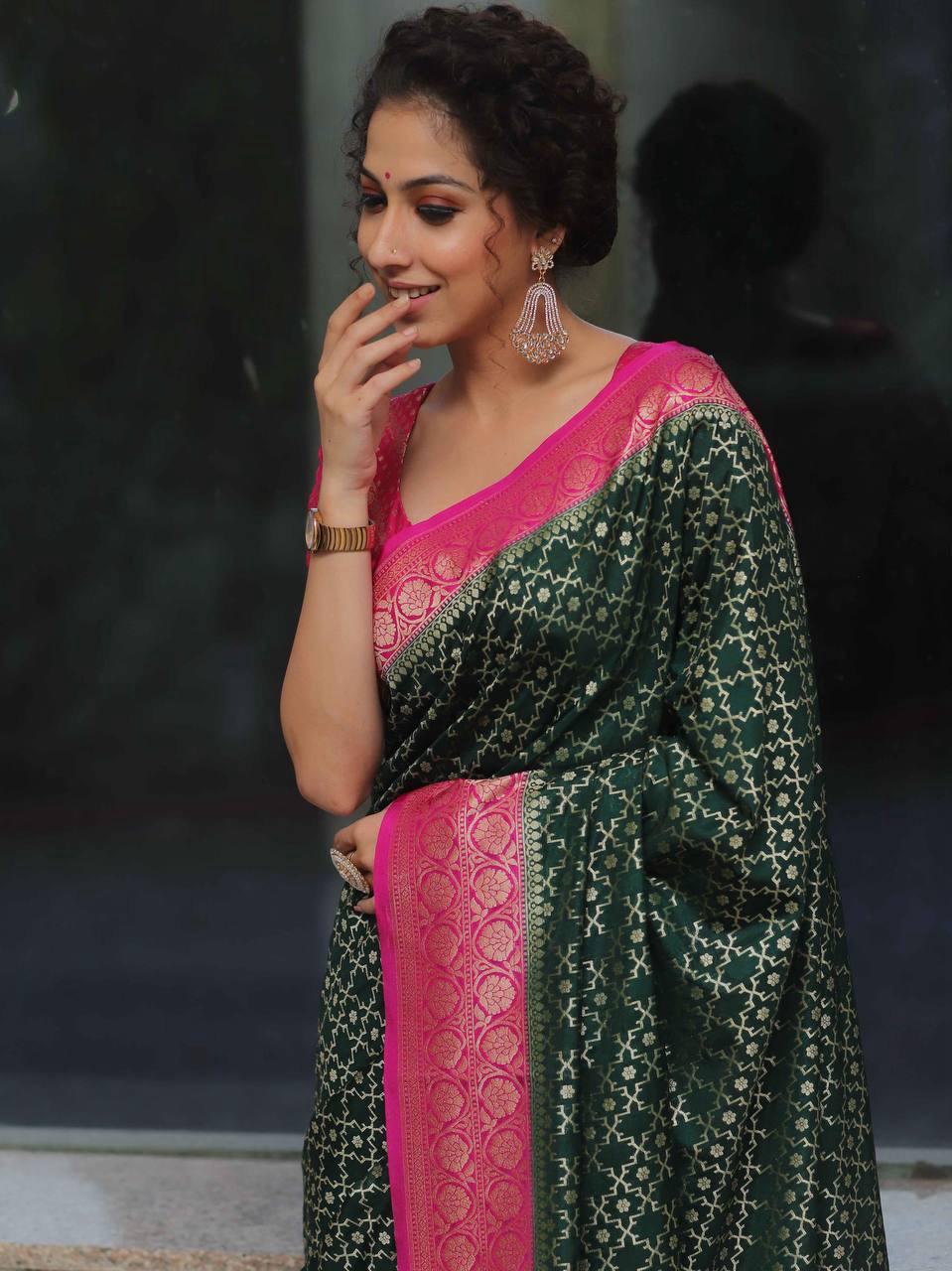 Demanding Dark Green Soft Silk Saree With Stunner Blouse Piece