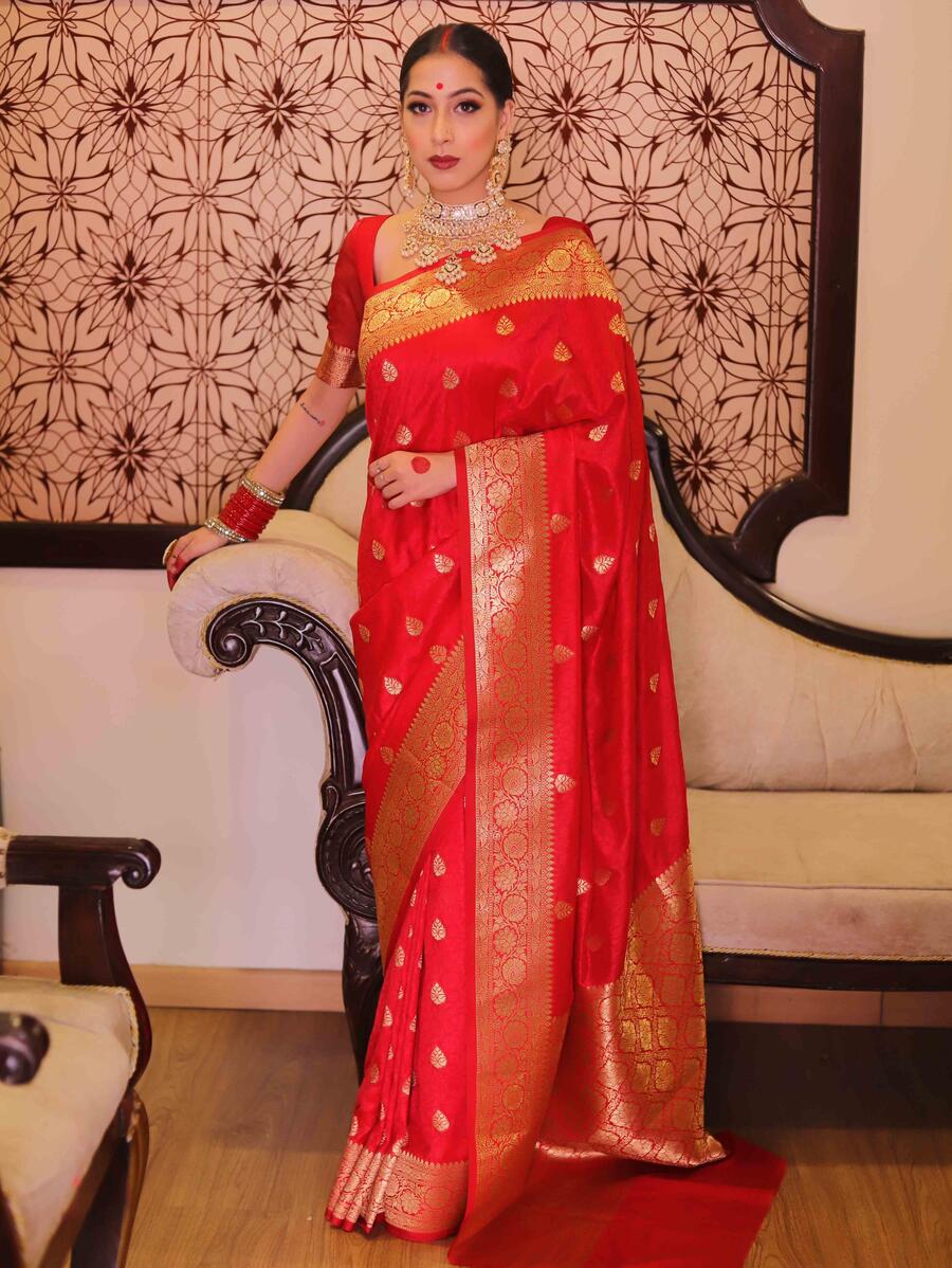 Confounding Red Soft Silk Saree With Enticing Blouse Piece
