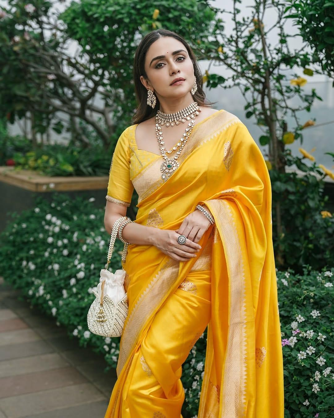 Ephemeral Yellow Soft Silk Saree With Pleasurable Blouse Piece