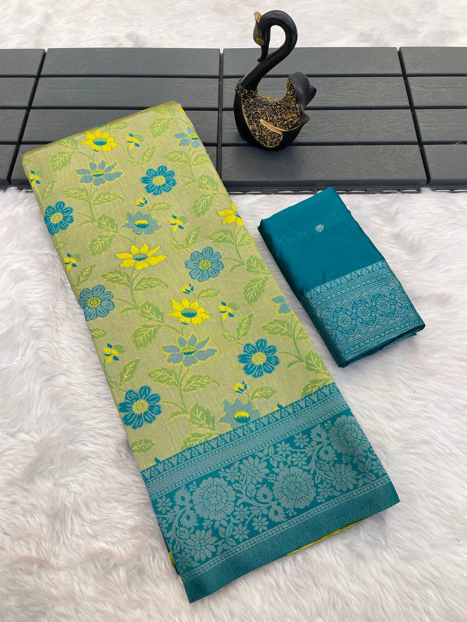 Eye-catching Green Soft Banarasi Tissue Silk Saree With Sizzling Blouse Piece