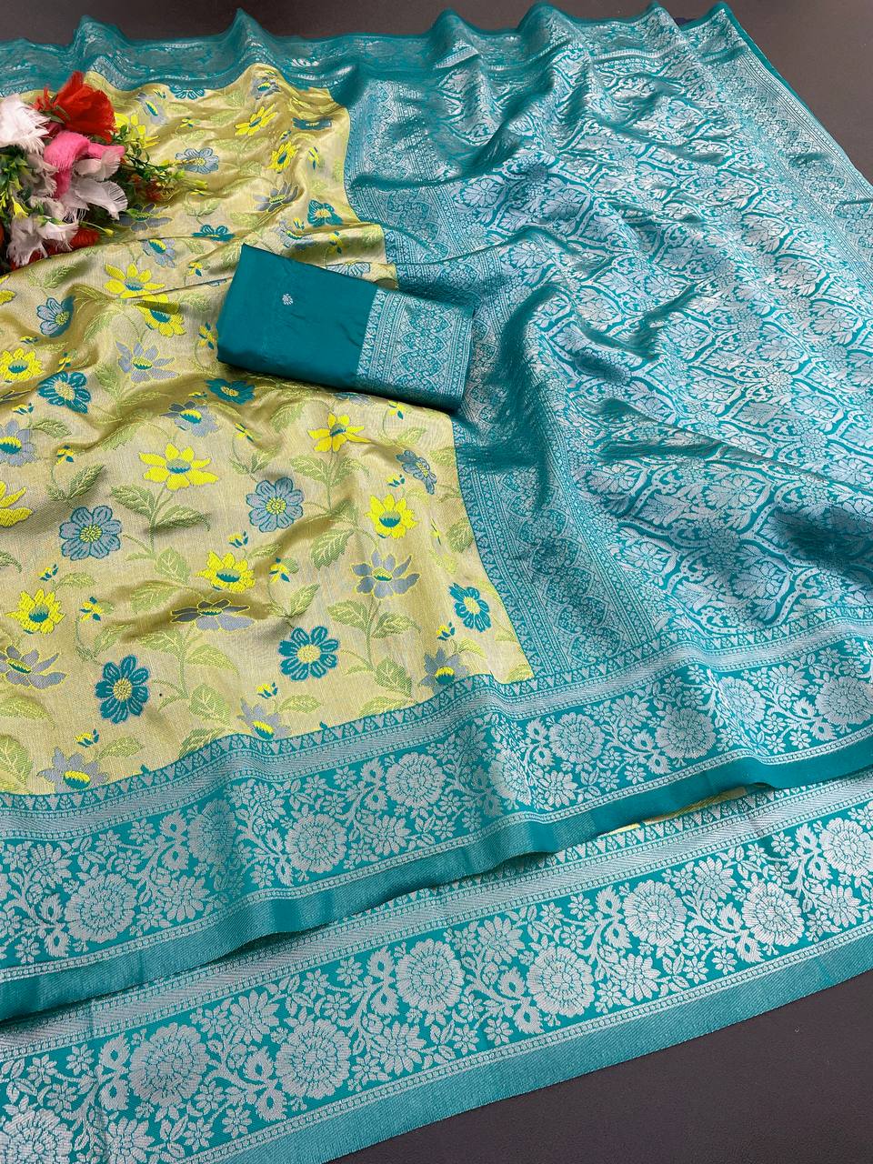 Eye-catching Green Soft Banarasi Tissue Silk Saree With Sizzling Blouse Piece