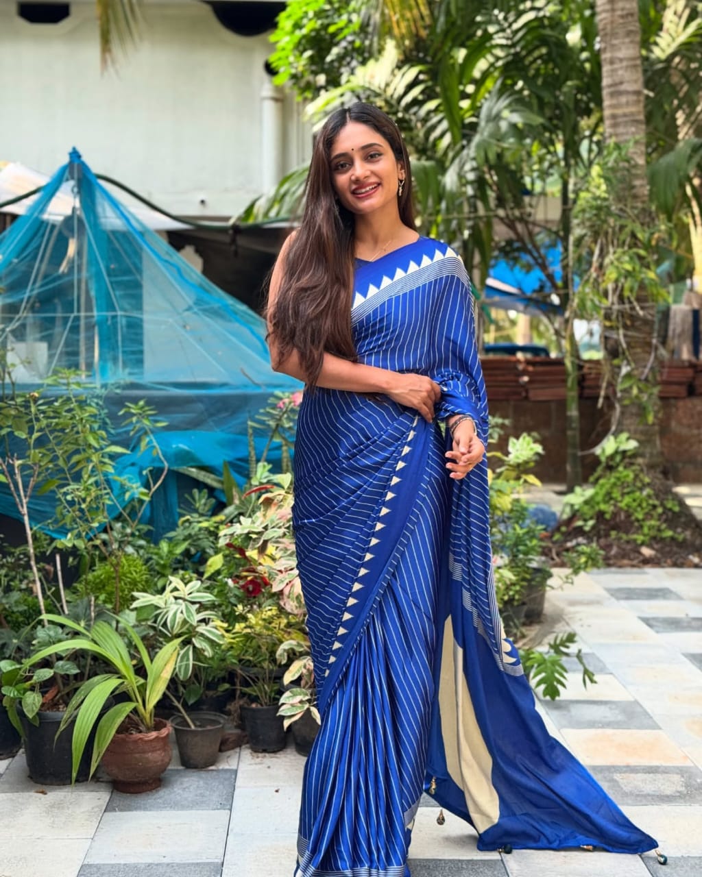 Amazing Royal Blue Digital Printed Crape Silk Saree With Hypnotic Blouse Piece