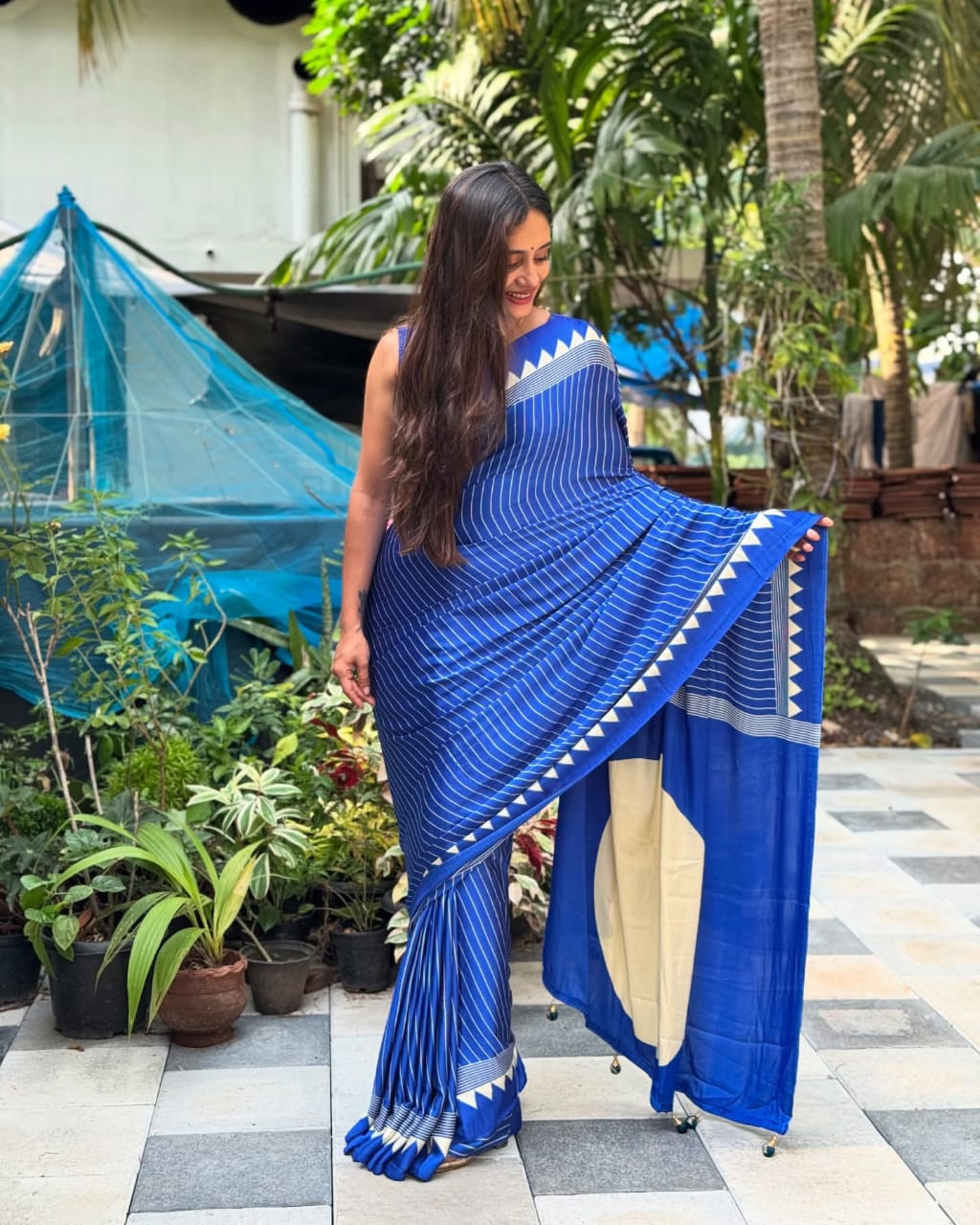Amazing Royal Blue Digital Printed Crape Silk Saree With Hypnotic Blouse Piece