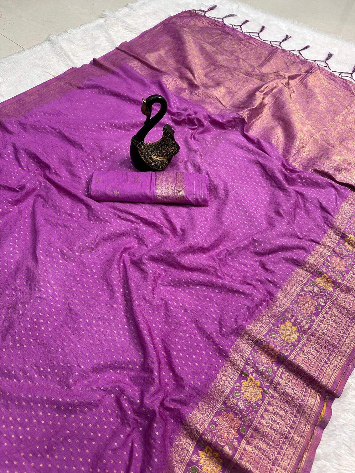 Radiant Lavender Soft Banarasi Silk Saree With Enchanting Blouse Piece