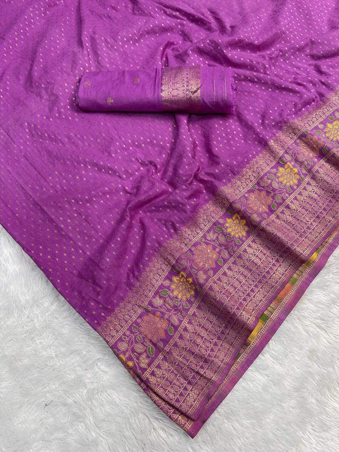 Radiant Lavender Soft Banarasi Silk Saree With Enchanting Blouse Piece