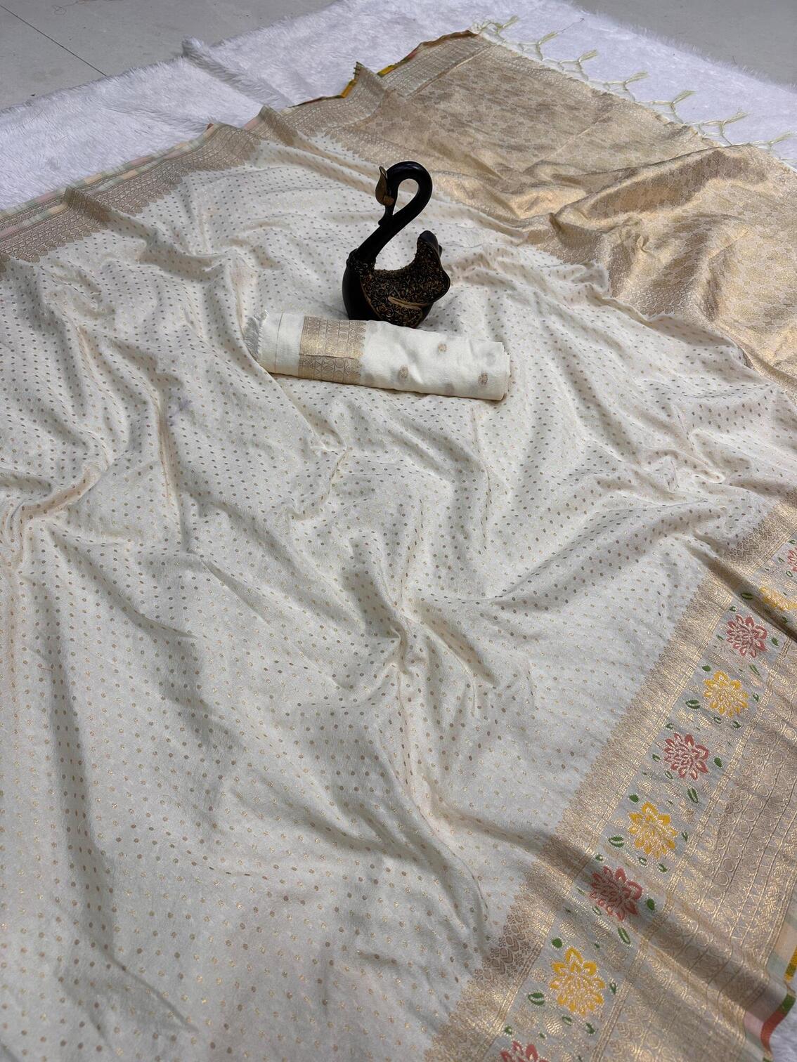 Dissemble Off White Soft Banarasi Silk Saree With Elision Blouse Piece