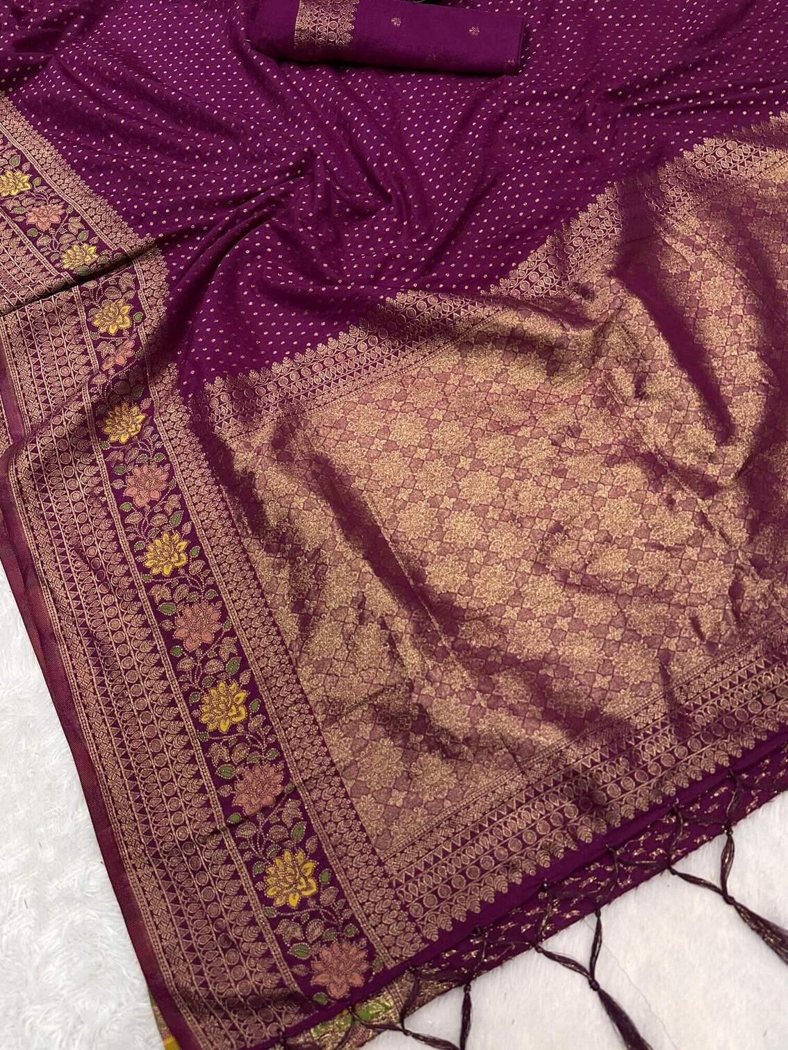 Adorning Purple Soft Banarasi Silk Saree With Exquisite Blouse Piece