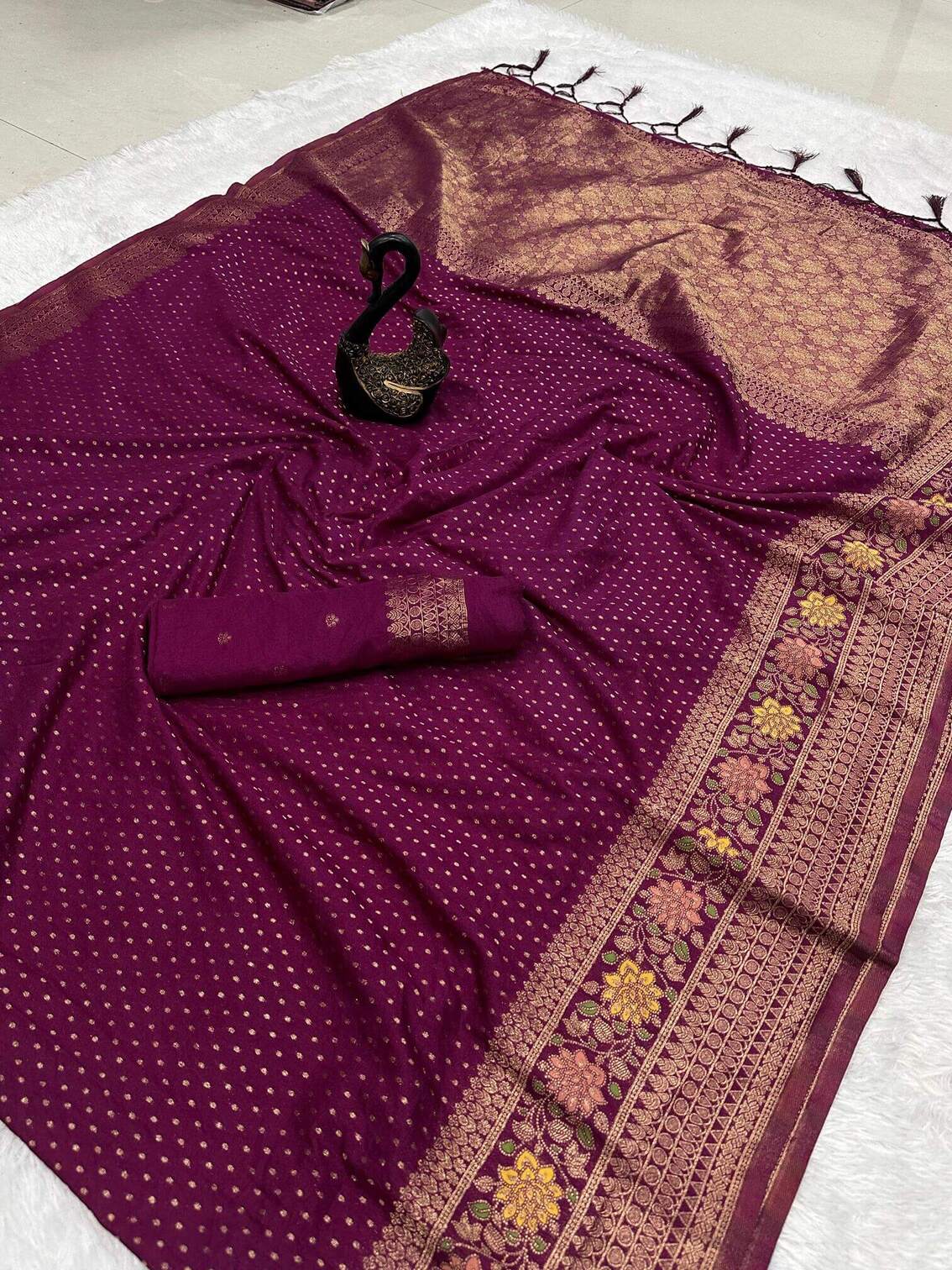 Adorning Purple Soft Banarasi Silk Saree With Exquisite Blouse Piece