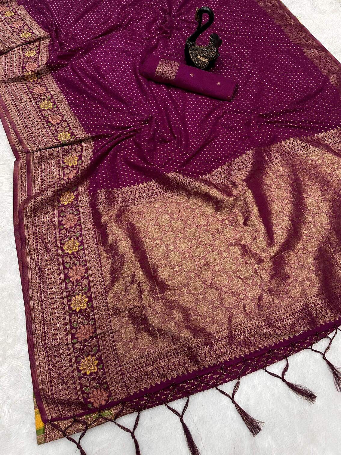 Adorning Purple Soft Banarasi Silk Saree With Exquisite Blouse Piece
