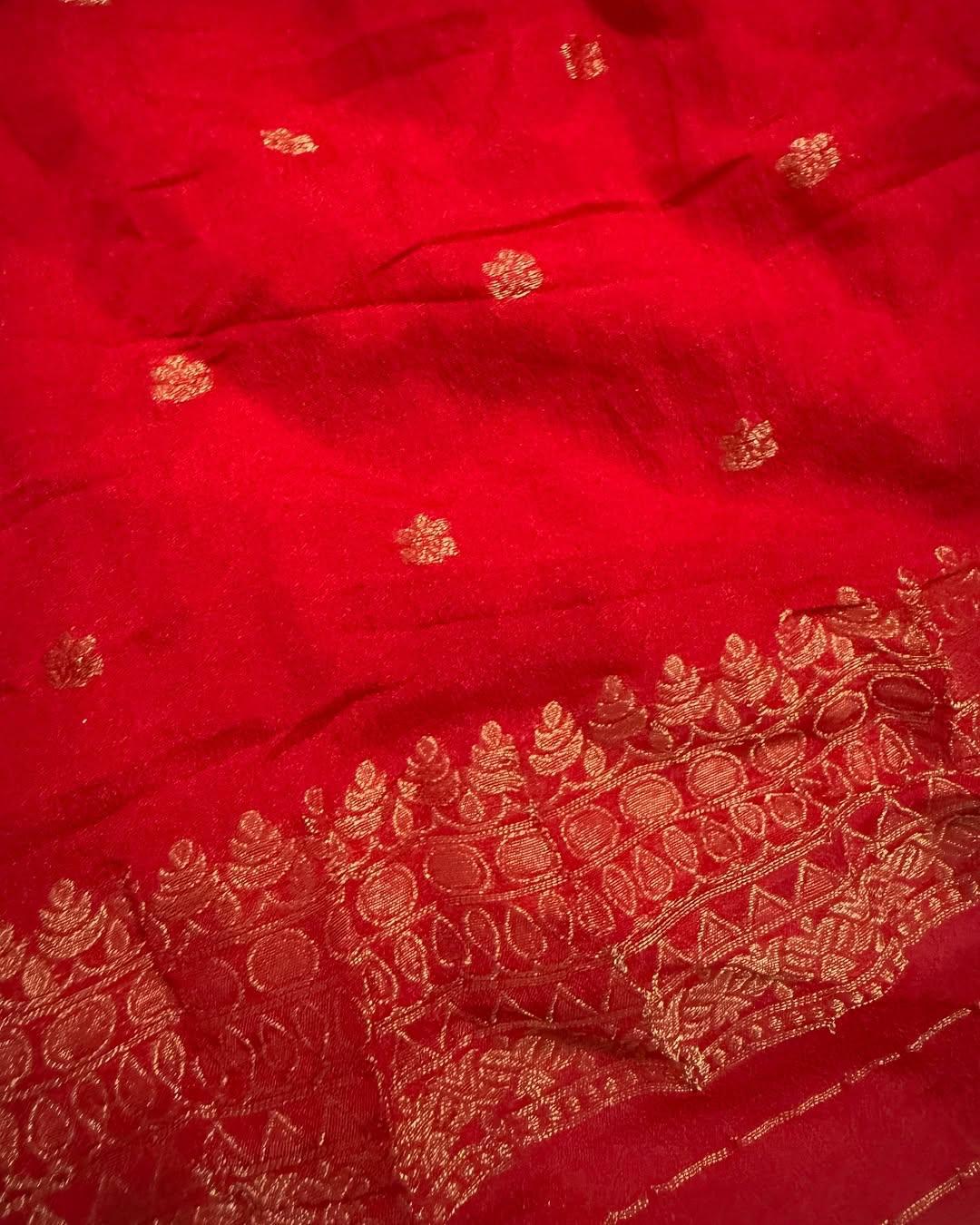 Opulent Red Soft Banarasi Silk Saree With Divine Blouse Piece