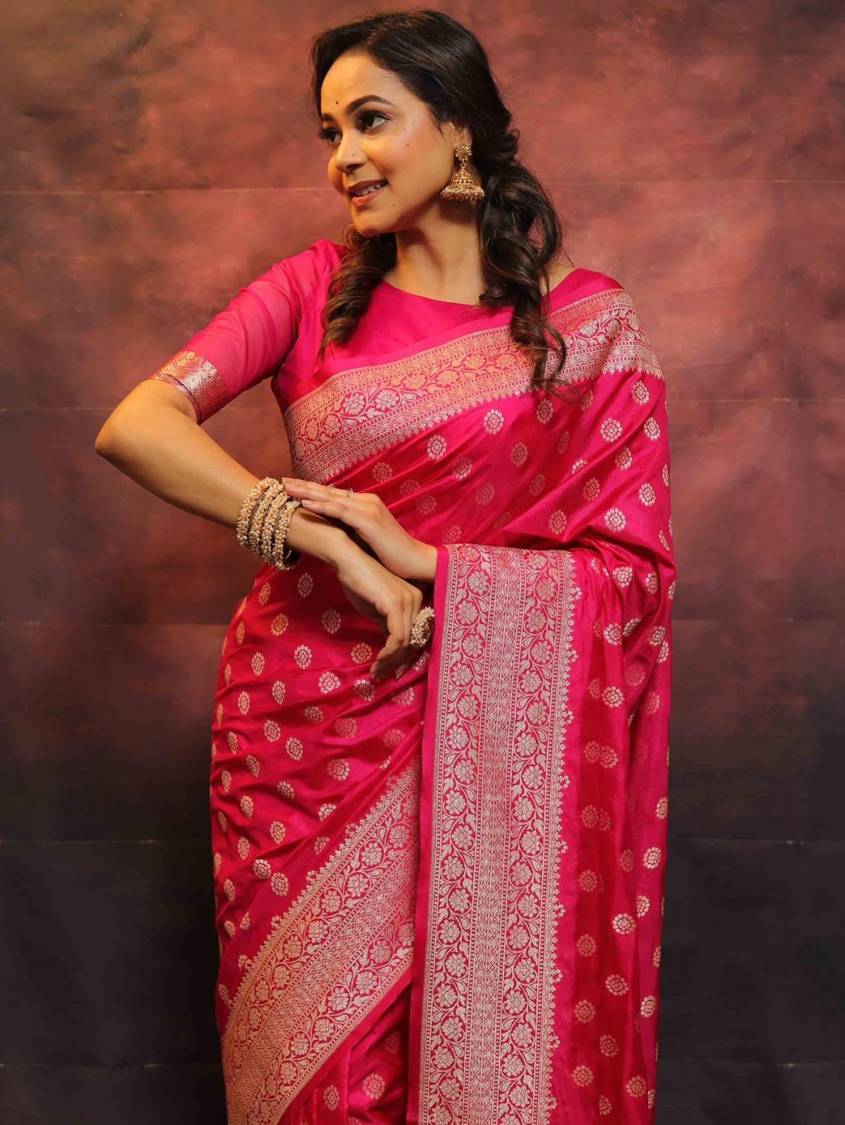 Smart Dark Pink Soft Silk Saree With Alluring Blouse Piece