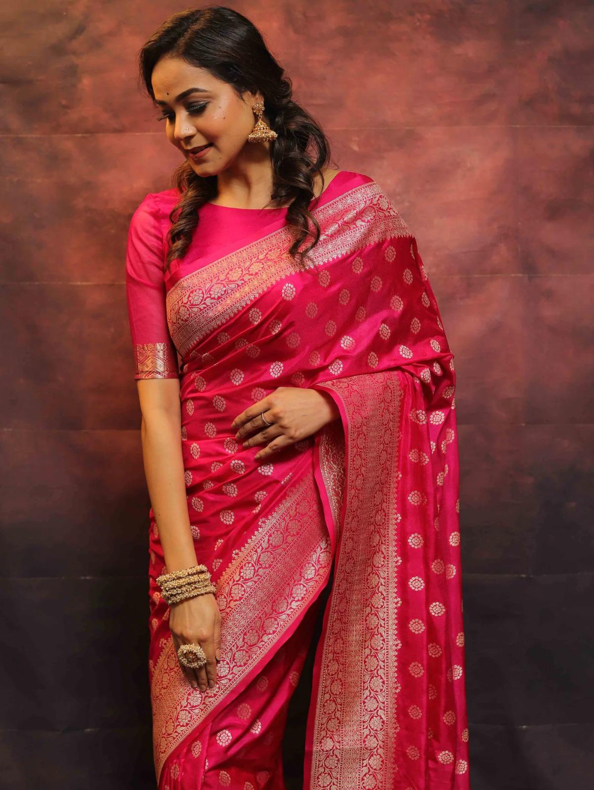 Smart Dark Pink Soft Silk Saree With Alluring Blouse Piece