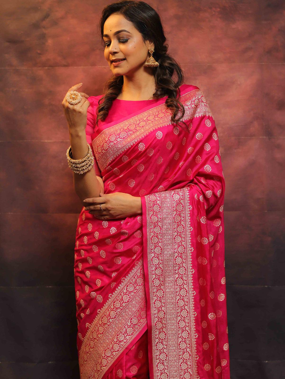 Smart Dark Pink Soft Silk Saree With Alluring Blouse Piece