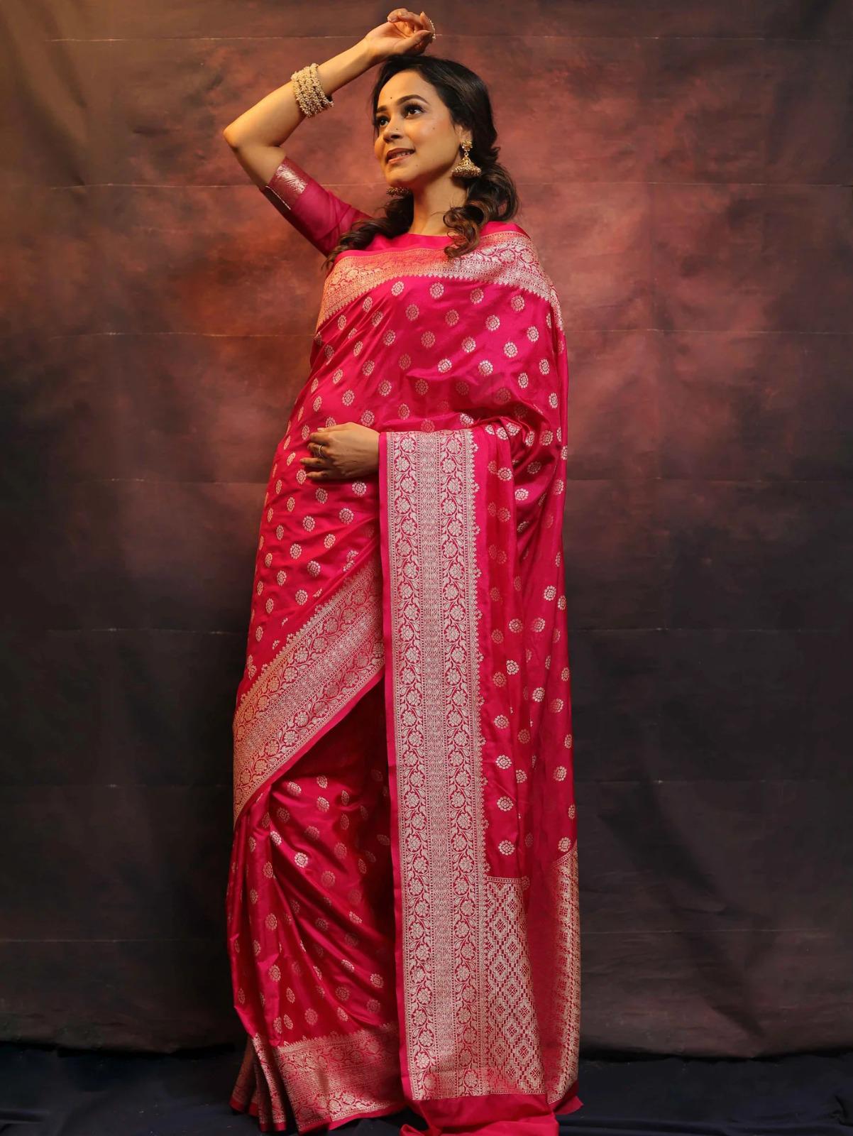 Smart Dark Pink Soft Silk Saree With Alluring Blouse Piece