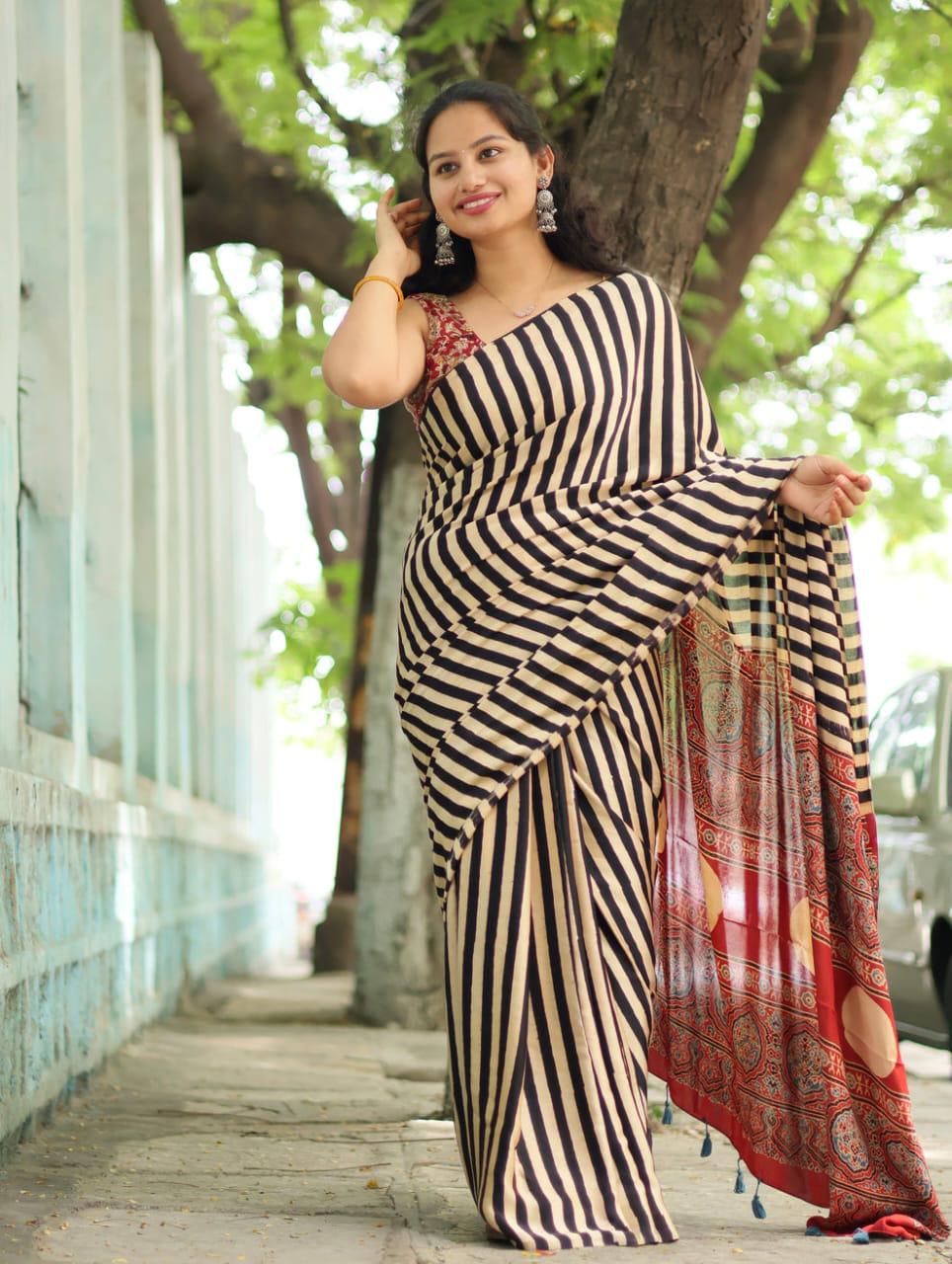 Excellent Off White Digital Printed Crape Silk Saree With Fancifull Blouse Piece