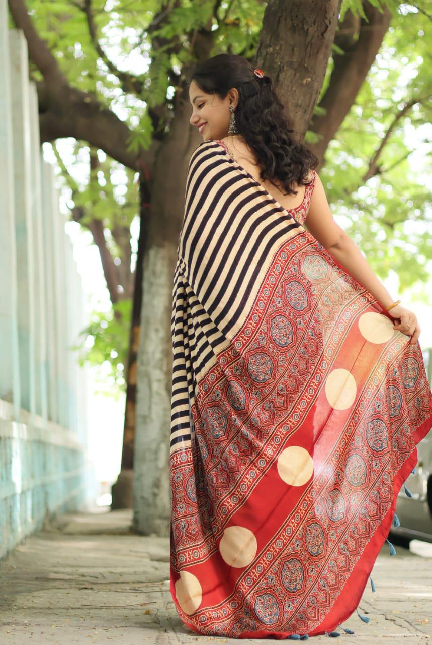 Excellent Off White Digital Printed Crape Silk Saree With Fancifull Blouse Piece