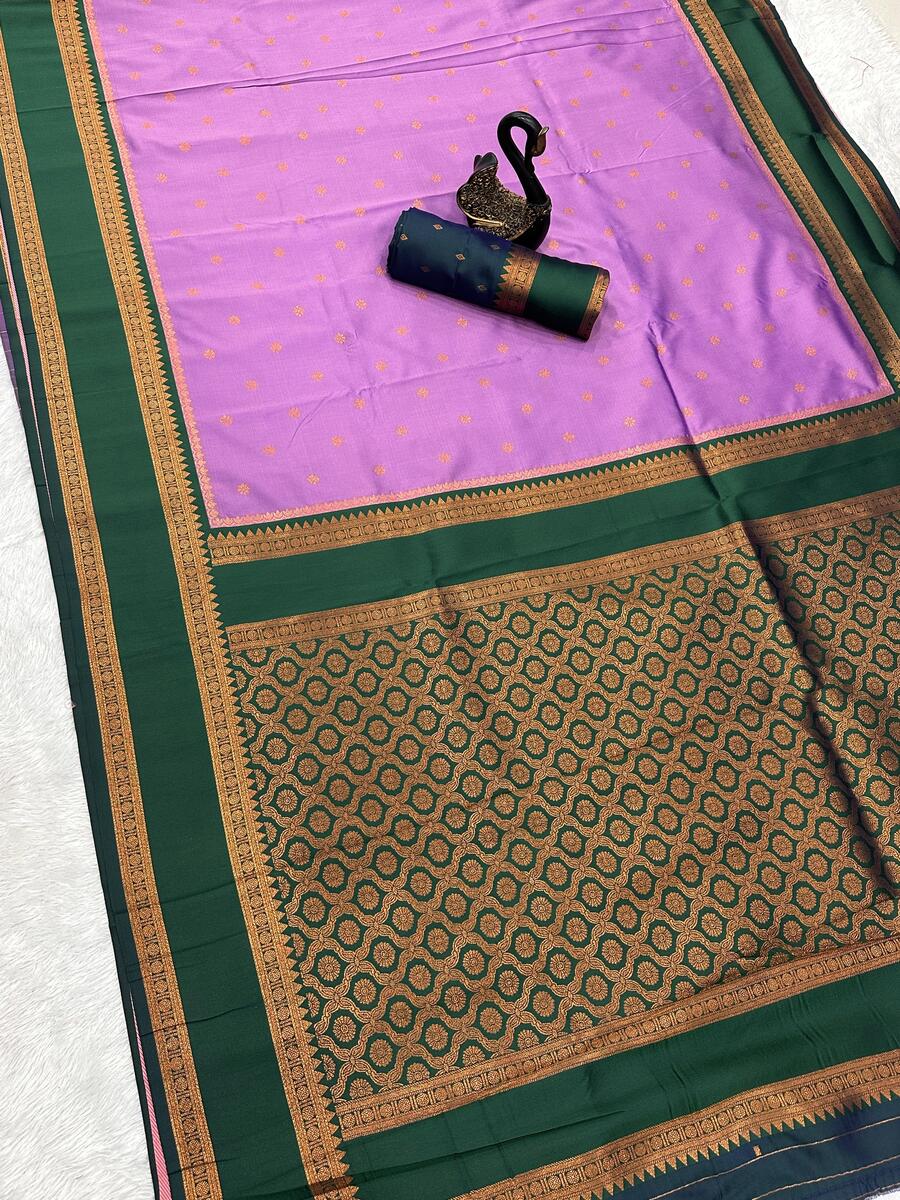 Exemplary Lavender Soft Banarasi Silk Saree With Mellifluous Blouse Piece