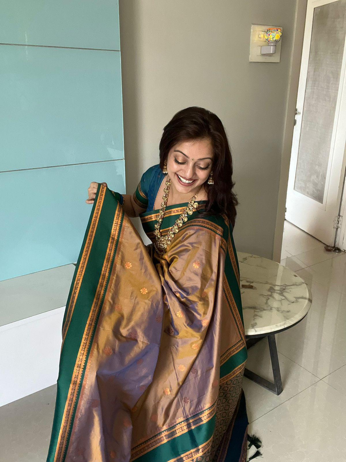 Super classy Peach Soft Banarasi Silk Saree With Ebullience Blouse Piece