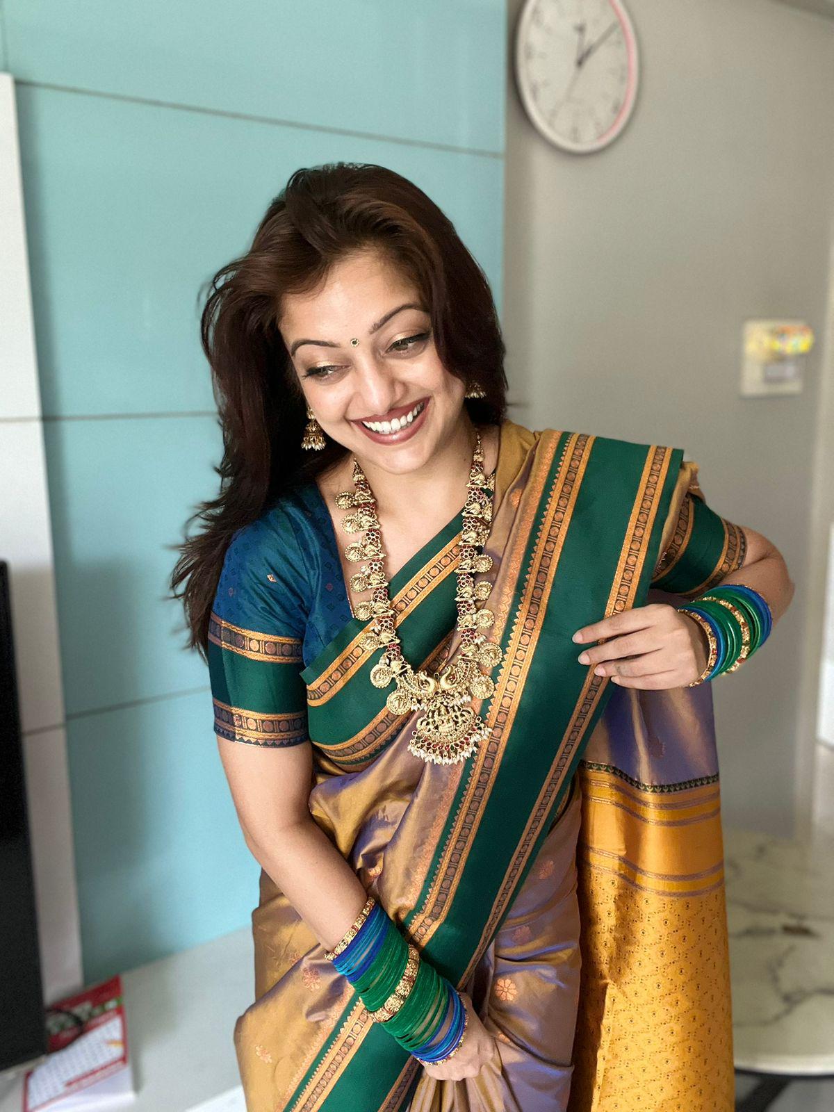 Super classy Peach Soft Banarasi Silk Saree With Ebullience Blouse Piece