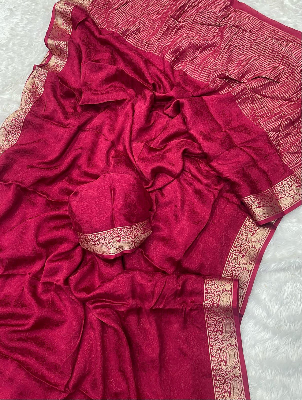 Majestic Dark Pink Soft Banarasi Silk Saree With Pleasant Blouse Piece