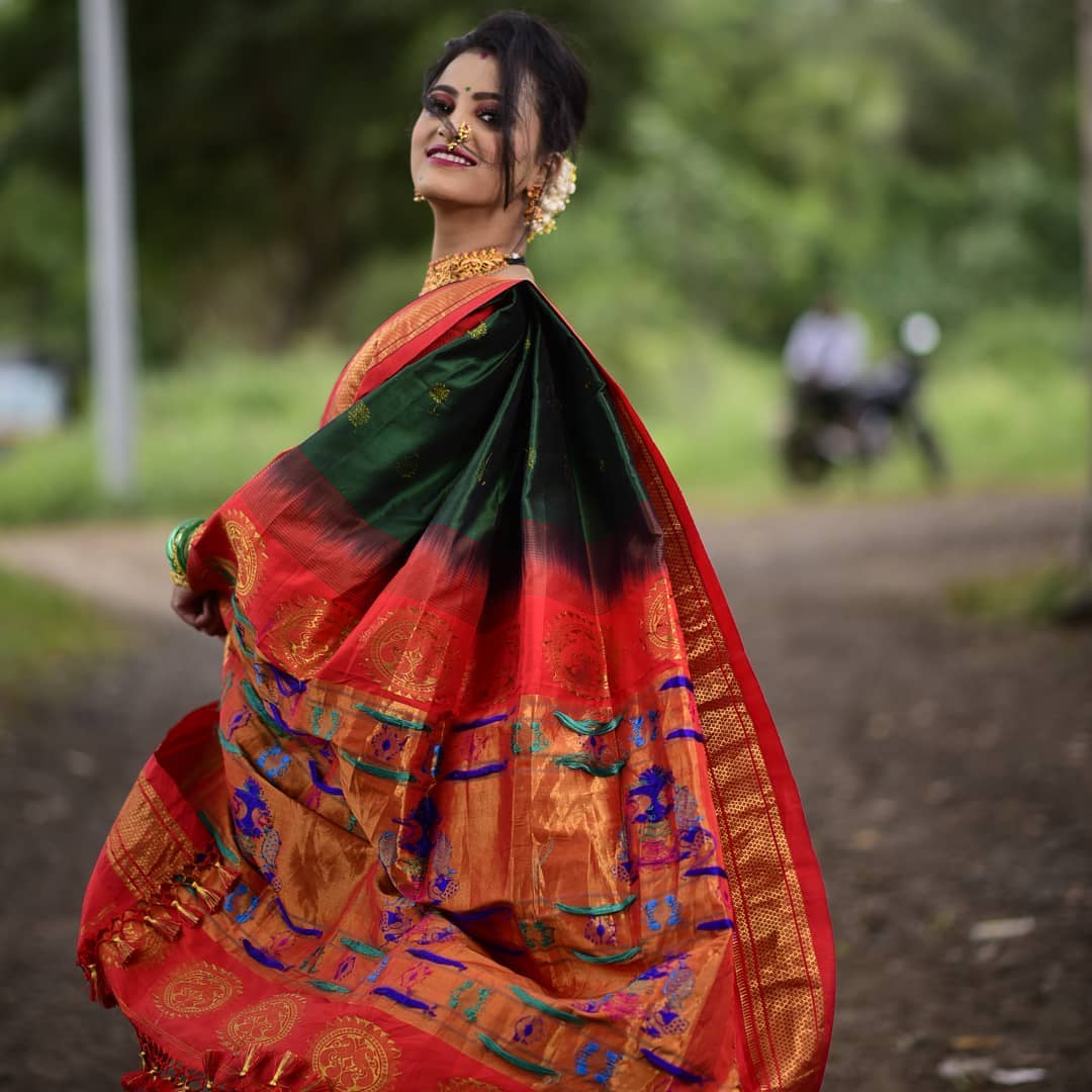 Captivating Green Paithani Silk Saree With Resplendent Blouse Piece