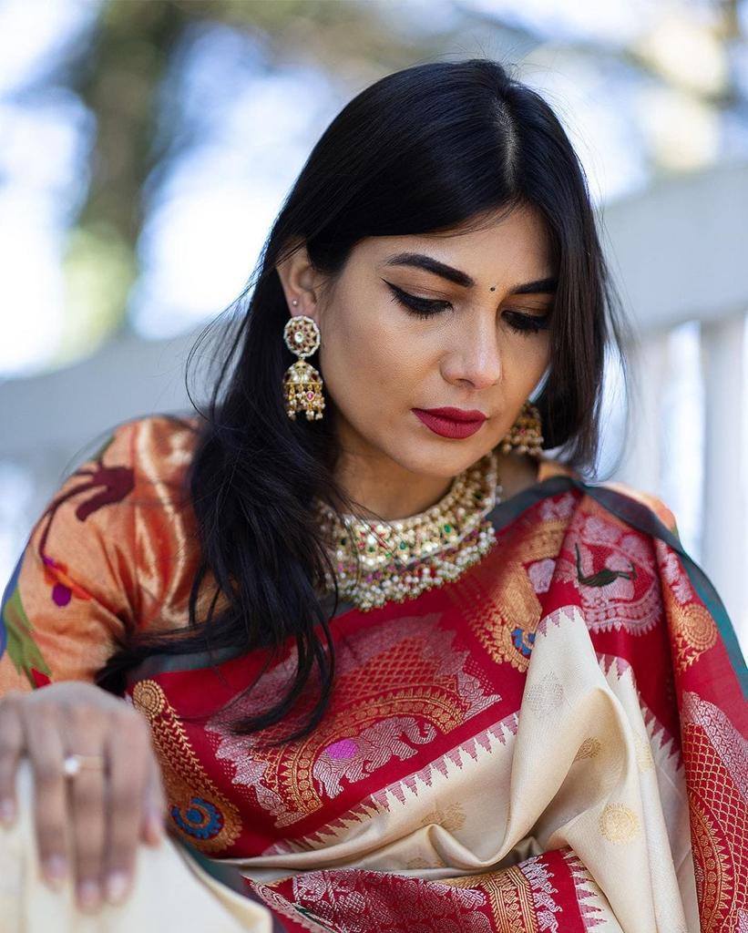 Glorious Off White Soft Banarasi Silk Saree With Gorgeous Blouse Piece