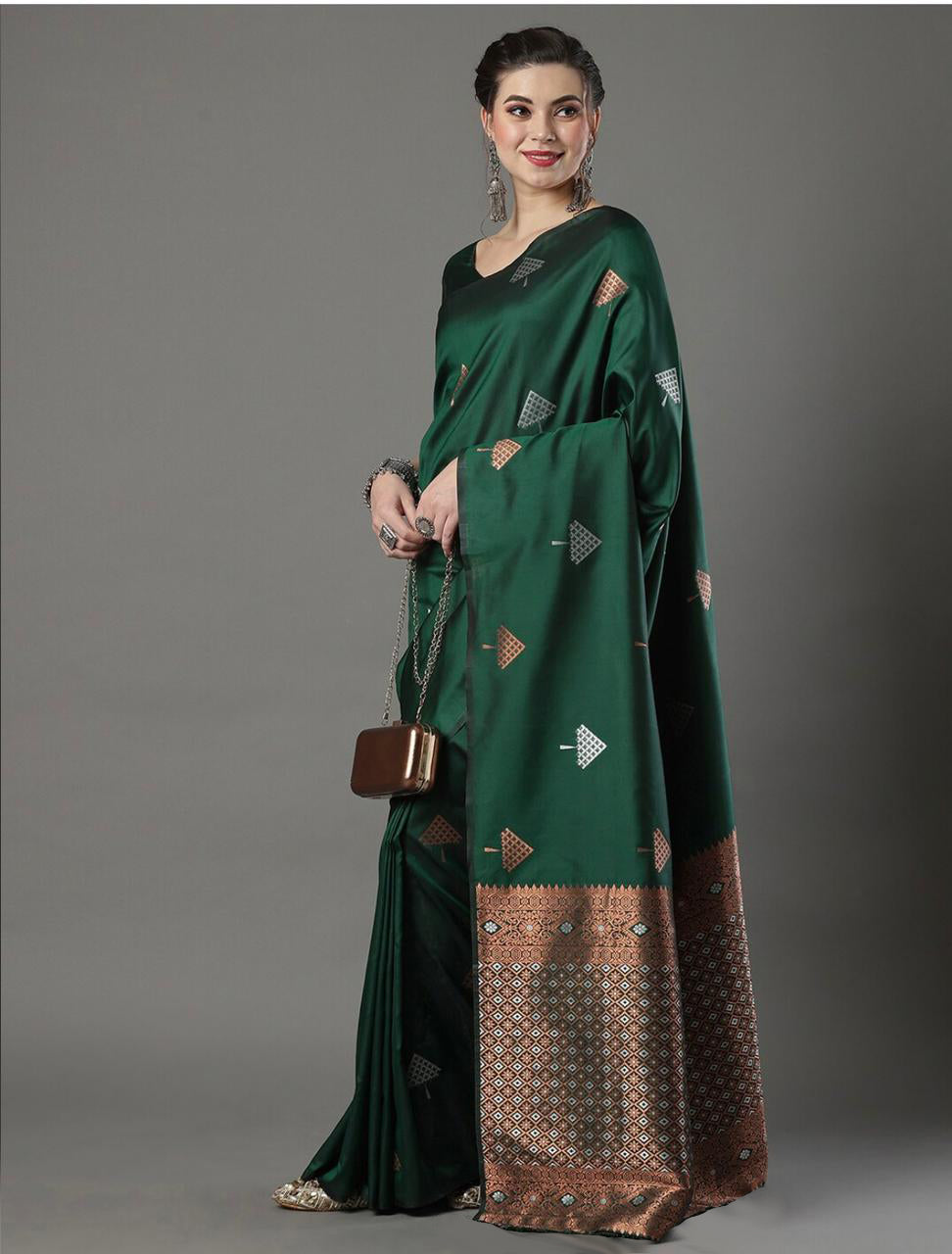 Nectarous Green Soft Silk Saree With Snazzy Blouse Piece