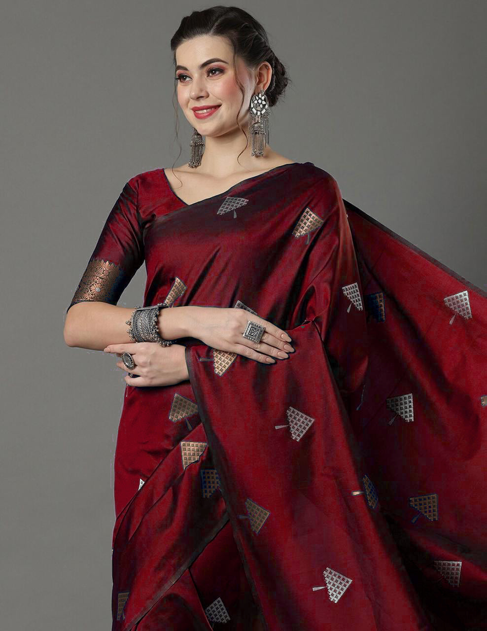 Eclat Maroon Soft Silk Saree With Felicitous Blouse Piece