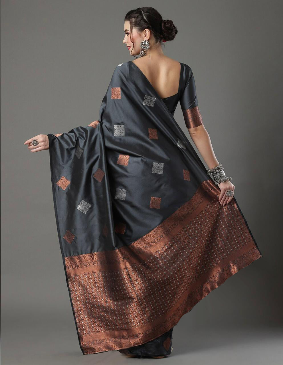 Lustrous Grey Soft Silk Saree With Splendiferous Blouse Piece