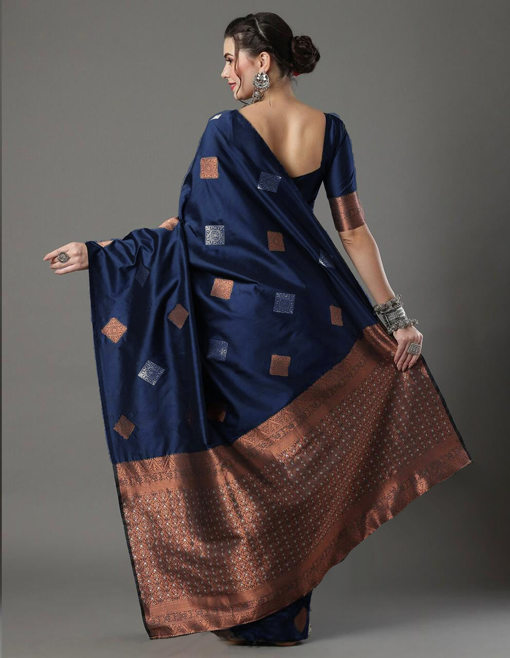 Zephyr Navy Blue Soft Silk Saree With Sempiternal Blouse Piece