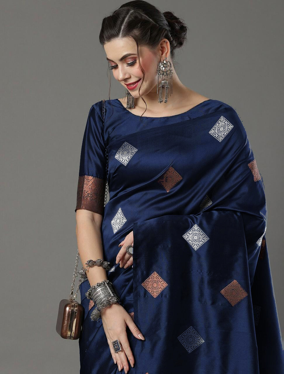 Zephyr Navy Blue Soft Silk Saree With Sempiternal Blouse Piece