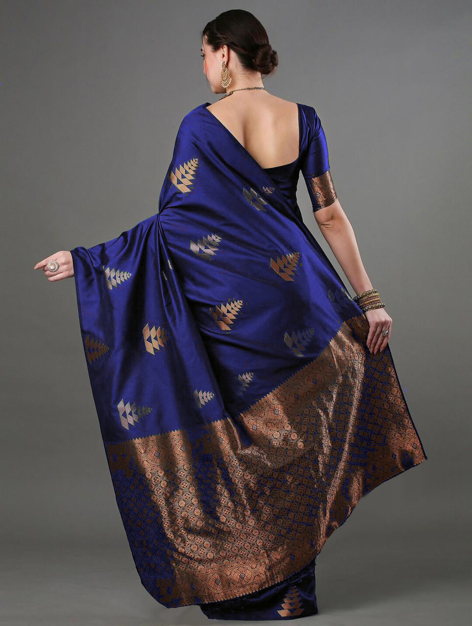 Whimsical Blue Soft Silk Saree With Smashing Blouse Piece