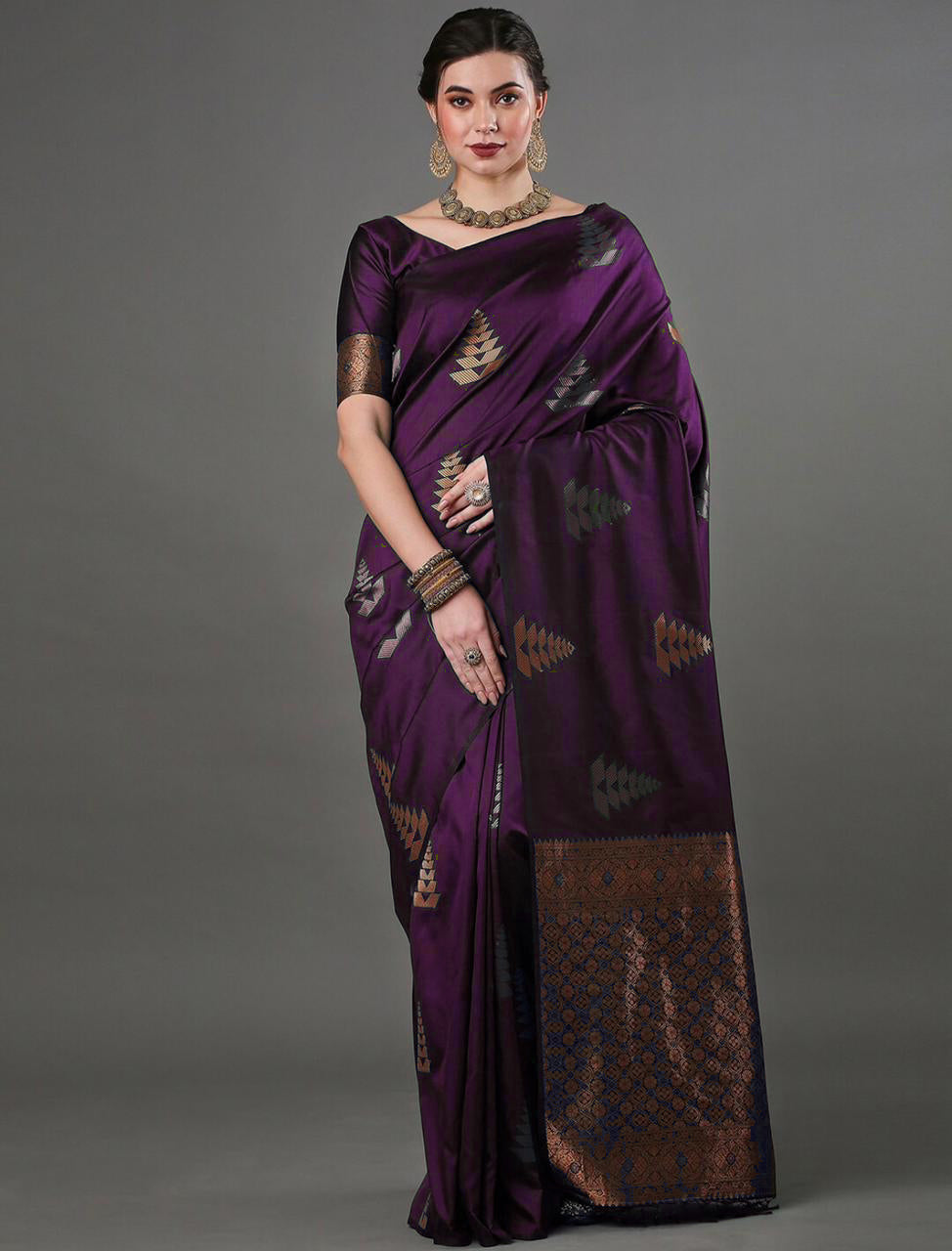 Elaborate Purple Soft Silk Saree With Staggering Blouse Piece