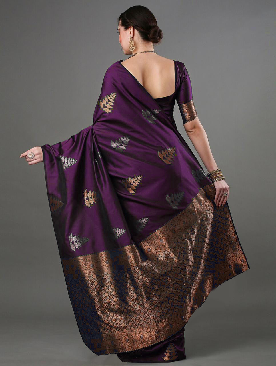 Elaborate Purple Soft Silk Saree With Staggering Blouse Piece