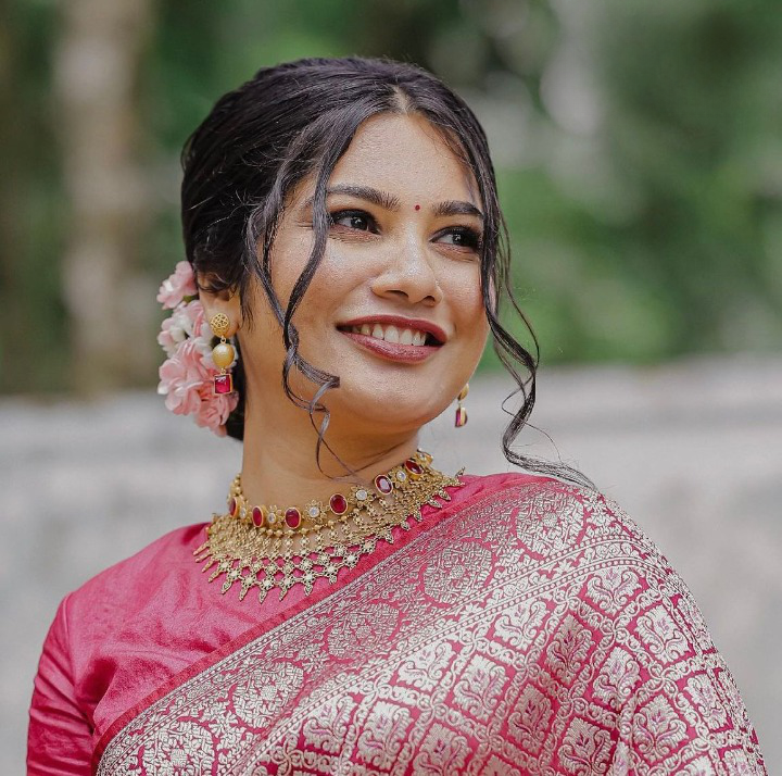 Super classy Wine Soft Silk Saree With Efflorescence Blouse Piece