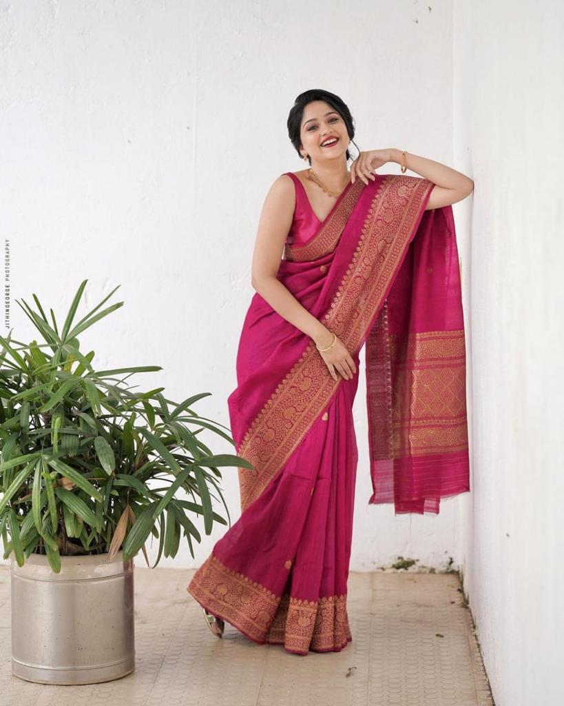 Stunner Dark Pink Soft Silk Saree With Panoply Blouse Piece