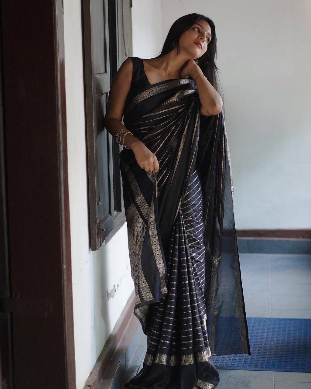 Exceptional Black Soft Silk Saree With Ebullience Blouse Piece