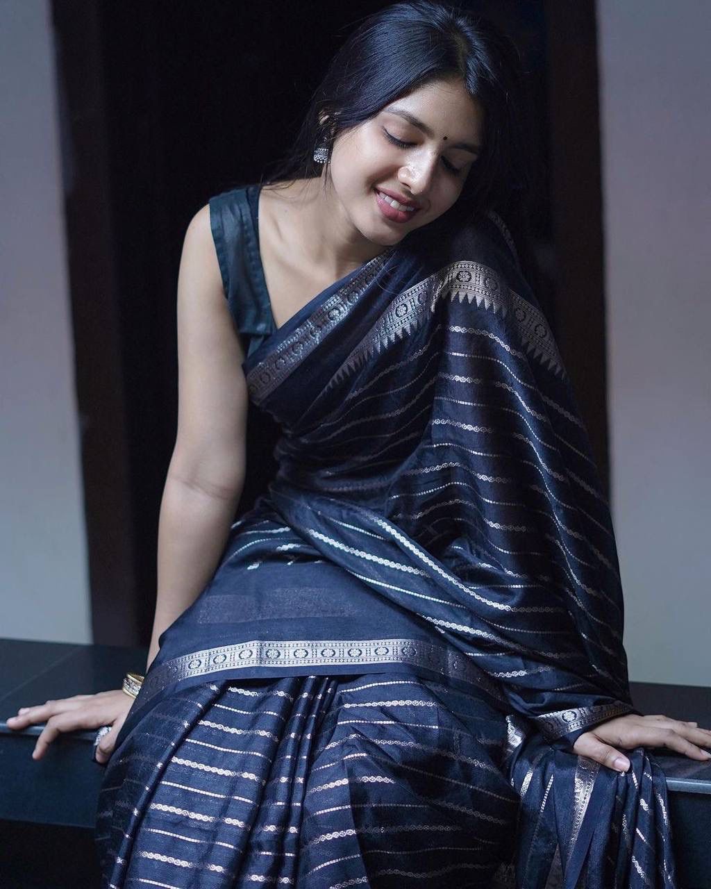 Exceptional Black Soft Silk Saree With Ebullience Blouse Piece