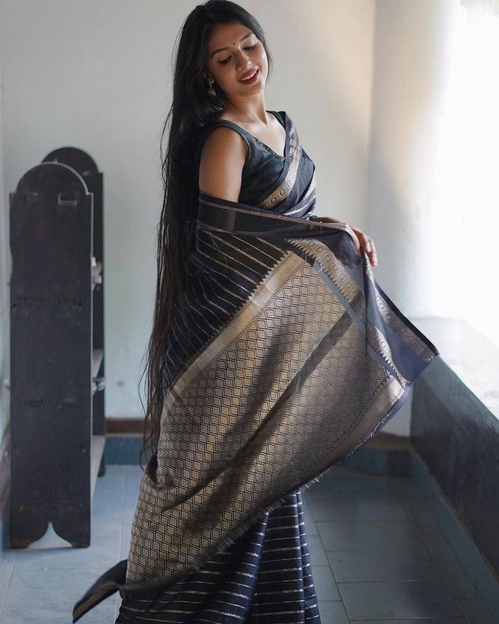 Exceptional Black Soft Silk Saree With Ebullience Blouse Piece