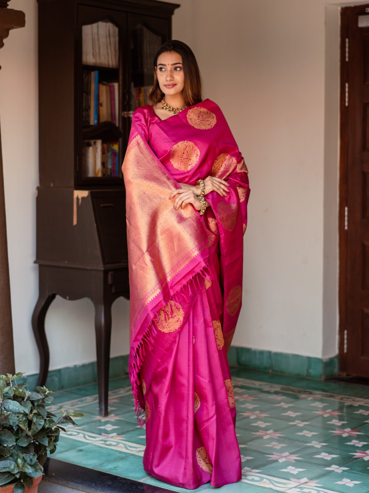 Arresting Dark Pink Soft Silk Saree With Nemesis Blouse Piece