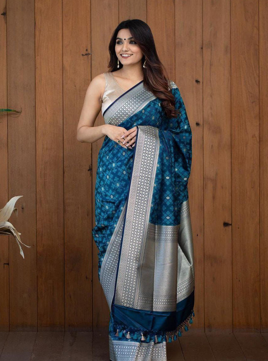 Inspiring Teal Blue Soft Silk Saree With Sumptuous Blouse Piece