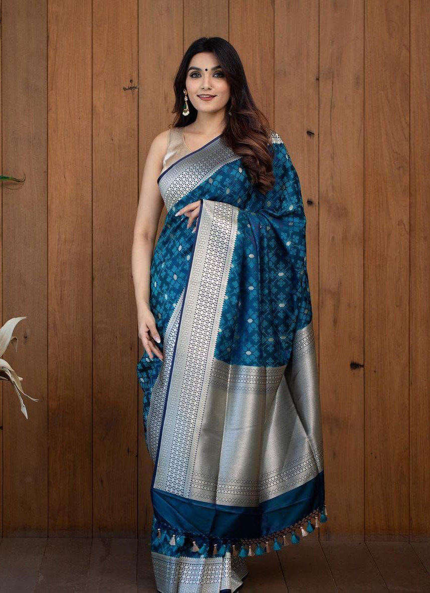 Inspiring Teal Blue Soft Silk Saree With Sumptuous Blouse Piece