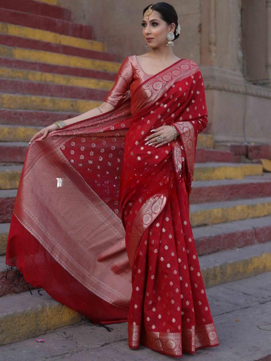 Elaborate Red Soft Silk Saree With Enticing Blouse Piece