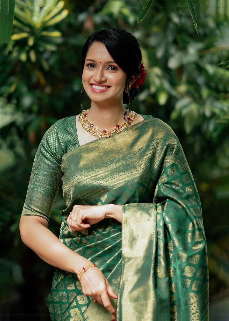 Delectable Rama Soft Silk Saree With Beauteous Blouse Piece