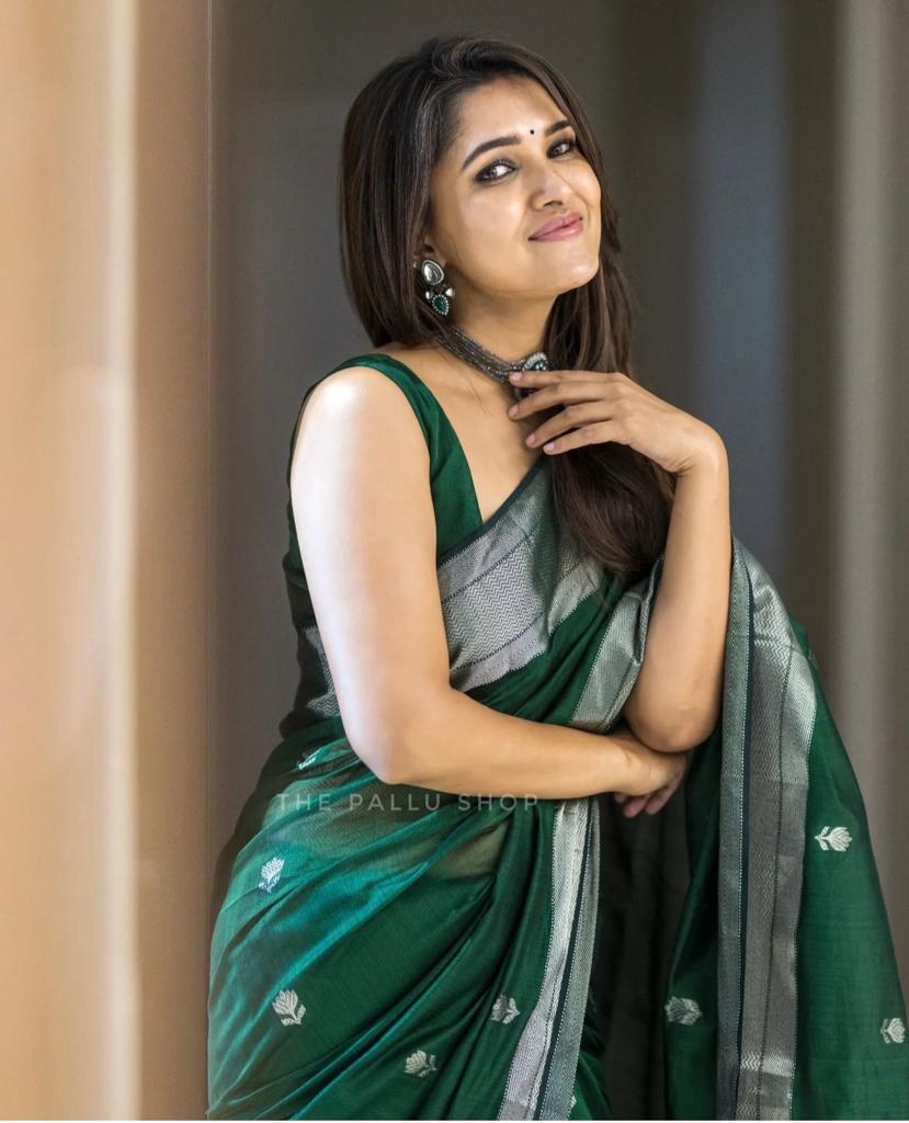 Sumptuous Green Cotton Silk Saree With Angelic Blouse Piece