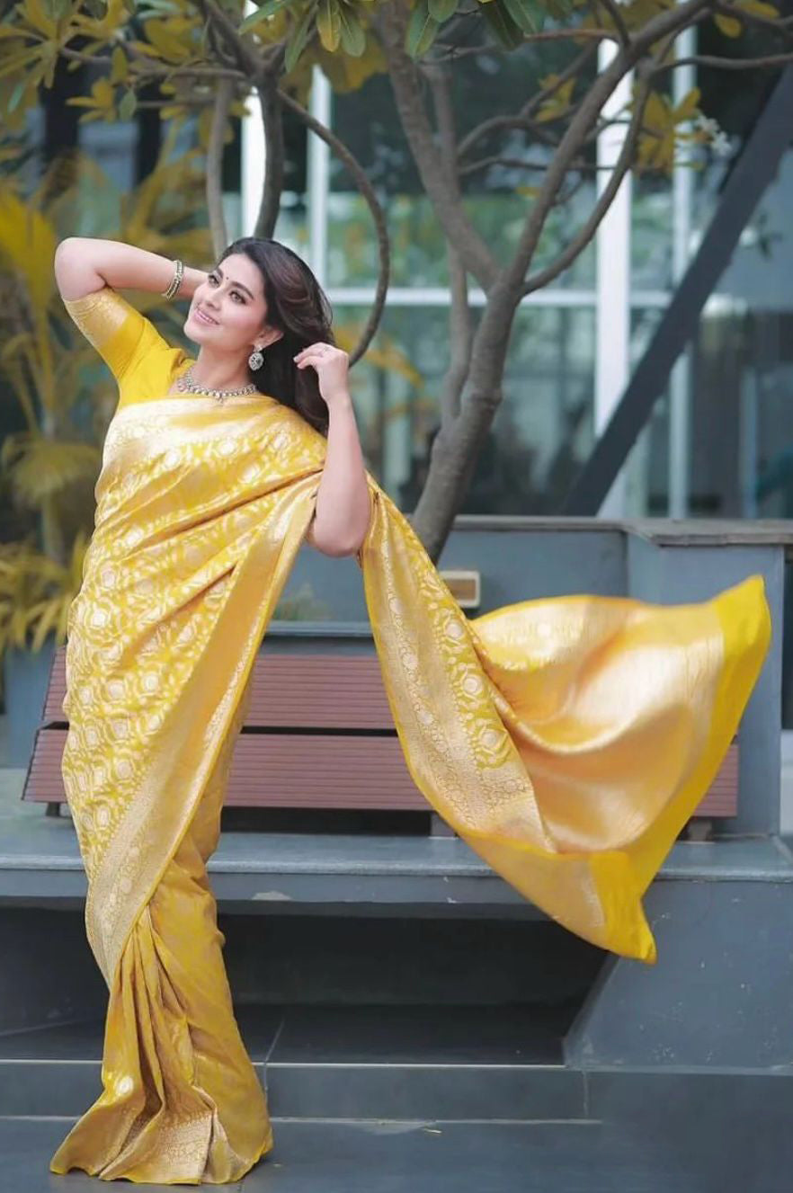 Super extravagant Yellow Soft Silk Saree With Enthralling Blouse Piece